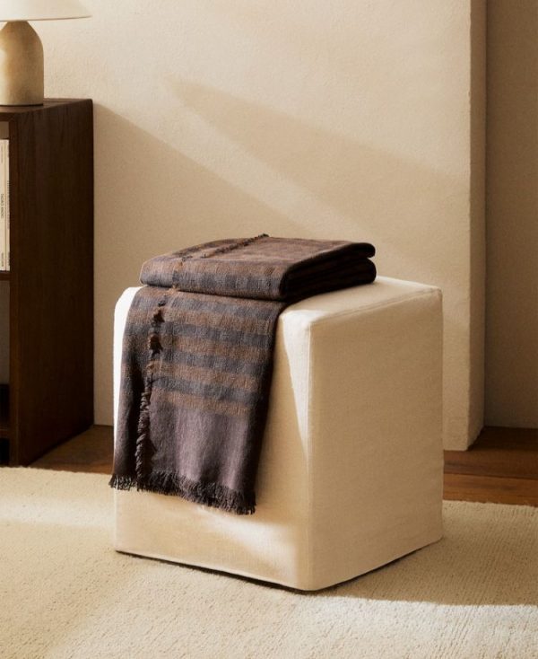 Taburete Puff cuadrado 100 euros